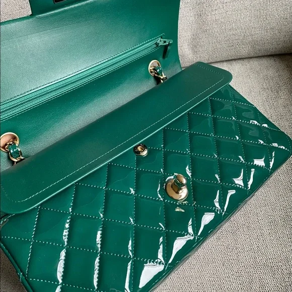 SOLD Chanel medium double flap in green patent leather gold hardware - Picture 7 of 12